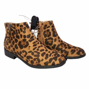 (SH-300) Time And Tru Leopard Print Boots Size 7.5